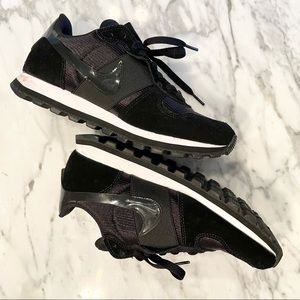 Like New Black Nike Shoes